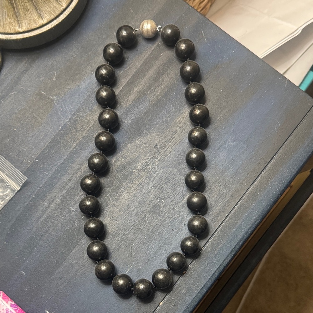 Elegant Faux Jet Bead Necklace